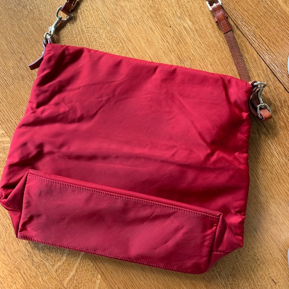 Dooney & Bourke soft sided red purse - Picture 4 of 6